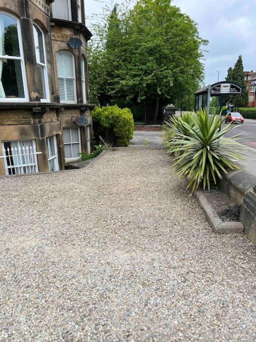 2 Bed Ground Floor Apartment, Sleeps 4 With Free Parking Harrogate Exterior foto