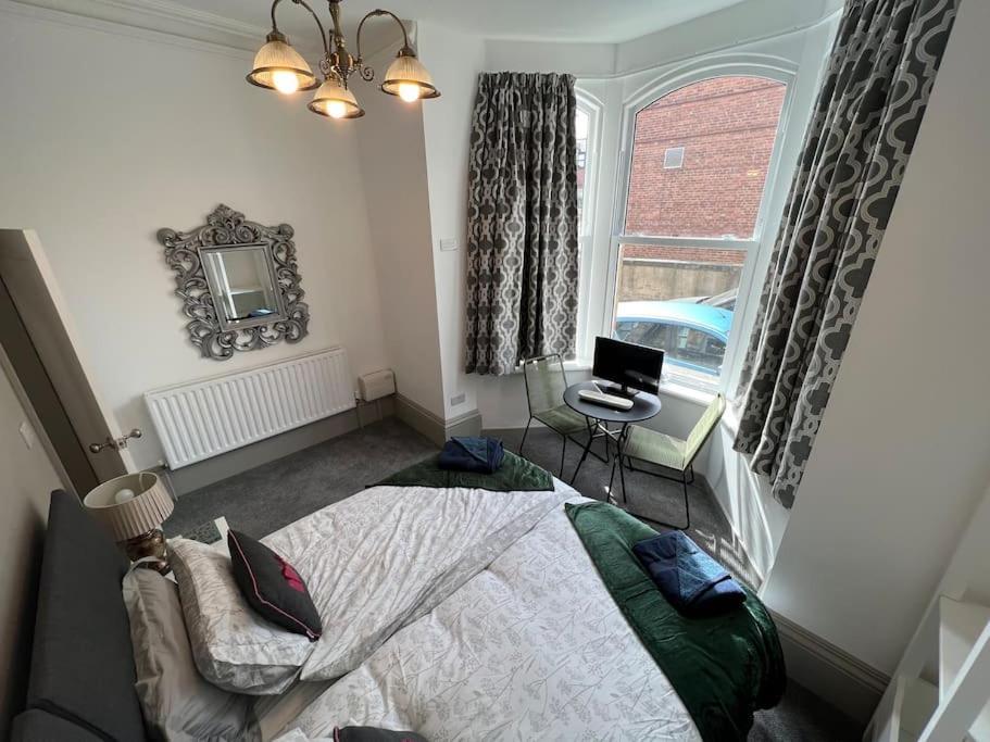 2 Bed Ground Floor Apartment, Sleeps 4 With Free Parking Harrogate Exterior foto